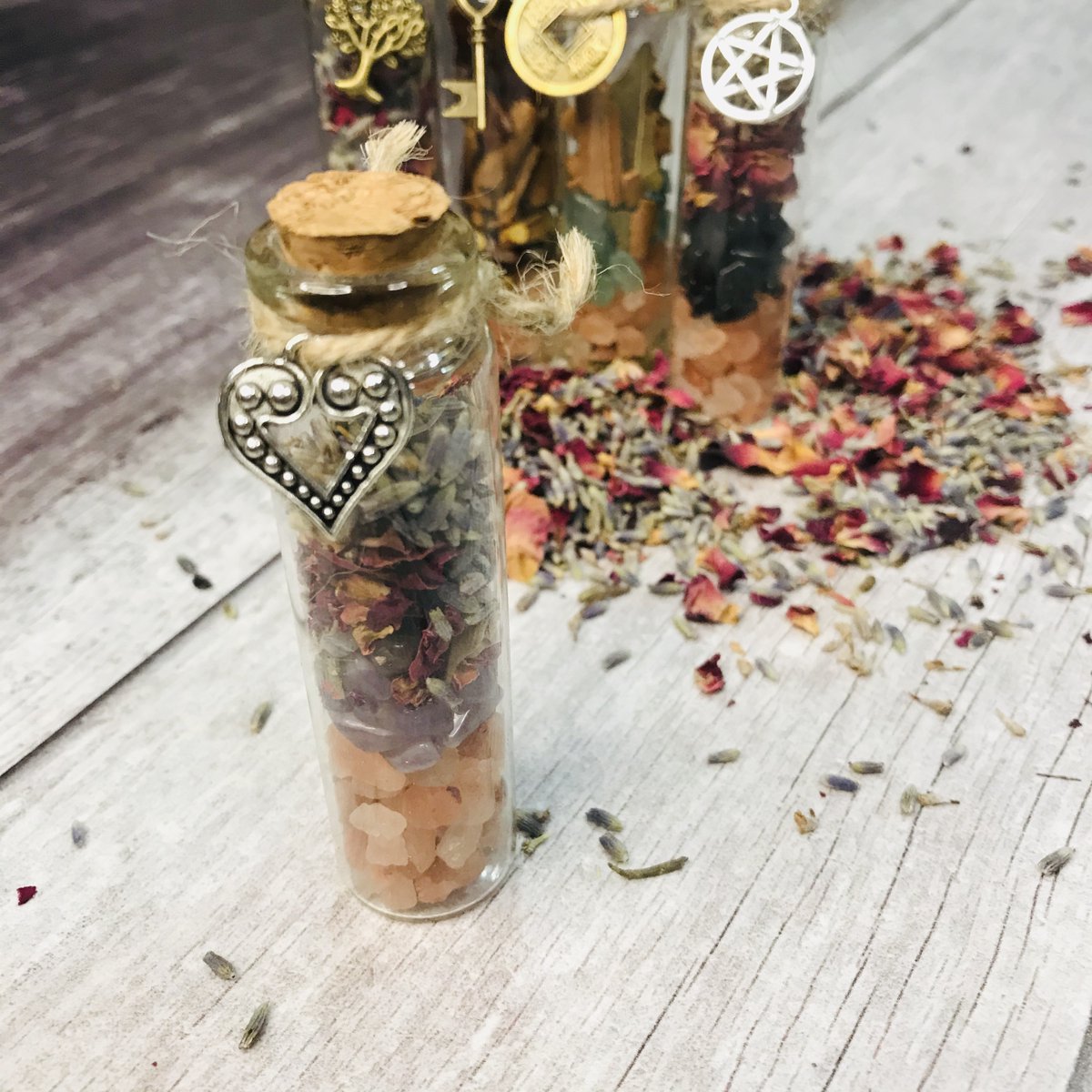 Mommaparker2's tweet photo. Qurikey Valentine gifts available at https://t.co/lEQCWHGj8O and GIVEAWAY on my facebook page https://t.co/MOA8X8HLpf https://t.co/9abtxjFYgx