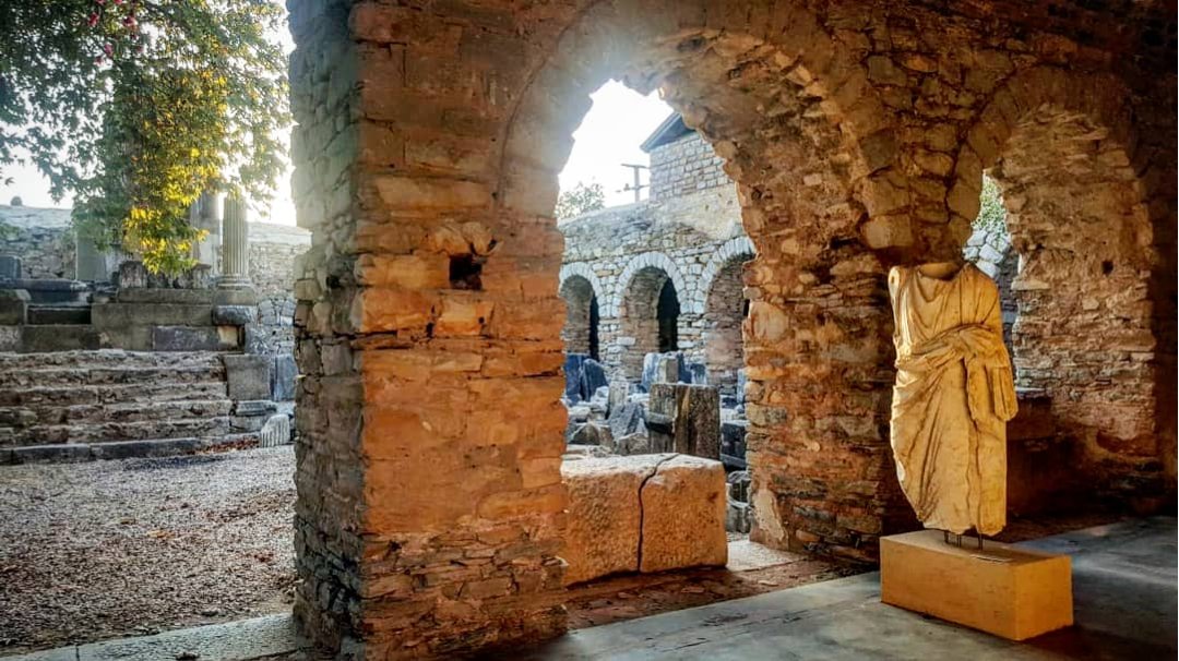 mehtapmac's tweet image. Binlerce yıllık açık hava müzesi #İasosAntikKenti'ne yükleme/boşaltma limanı yapılmak isteniyor! Tamamı SİT alanı olan adaya 'ÇED gerekli değildir' raporu verildi. Mandalya Körfezi'ne, egenin bu şirin köyüne nasıl kıyacaksınız? #Kıyıkışlacık