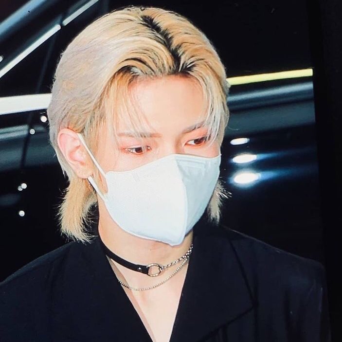 YEOSANGLOOK's tweet photo. This Yeosang look is so powerful https://t.co/MZOd3uzCuU