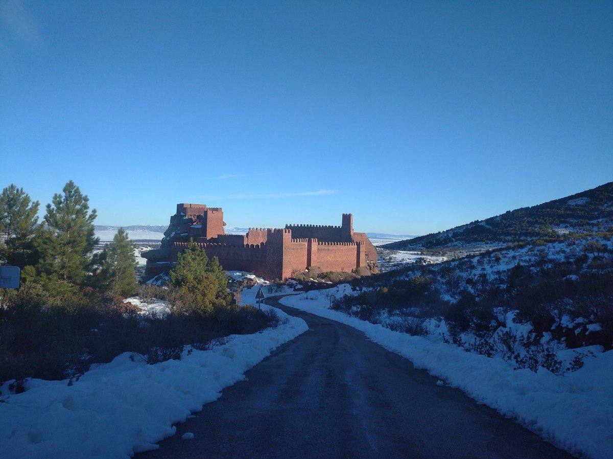 paulguia94's tweet photo. Re-Descubriendo poco a poco, las maravillas de nuestra provincia.
#CastilloDePeracense https://t.co/ydoJnFnq2P