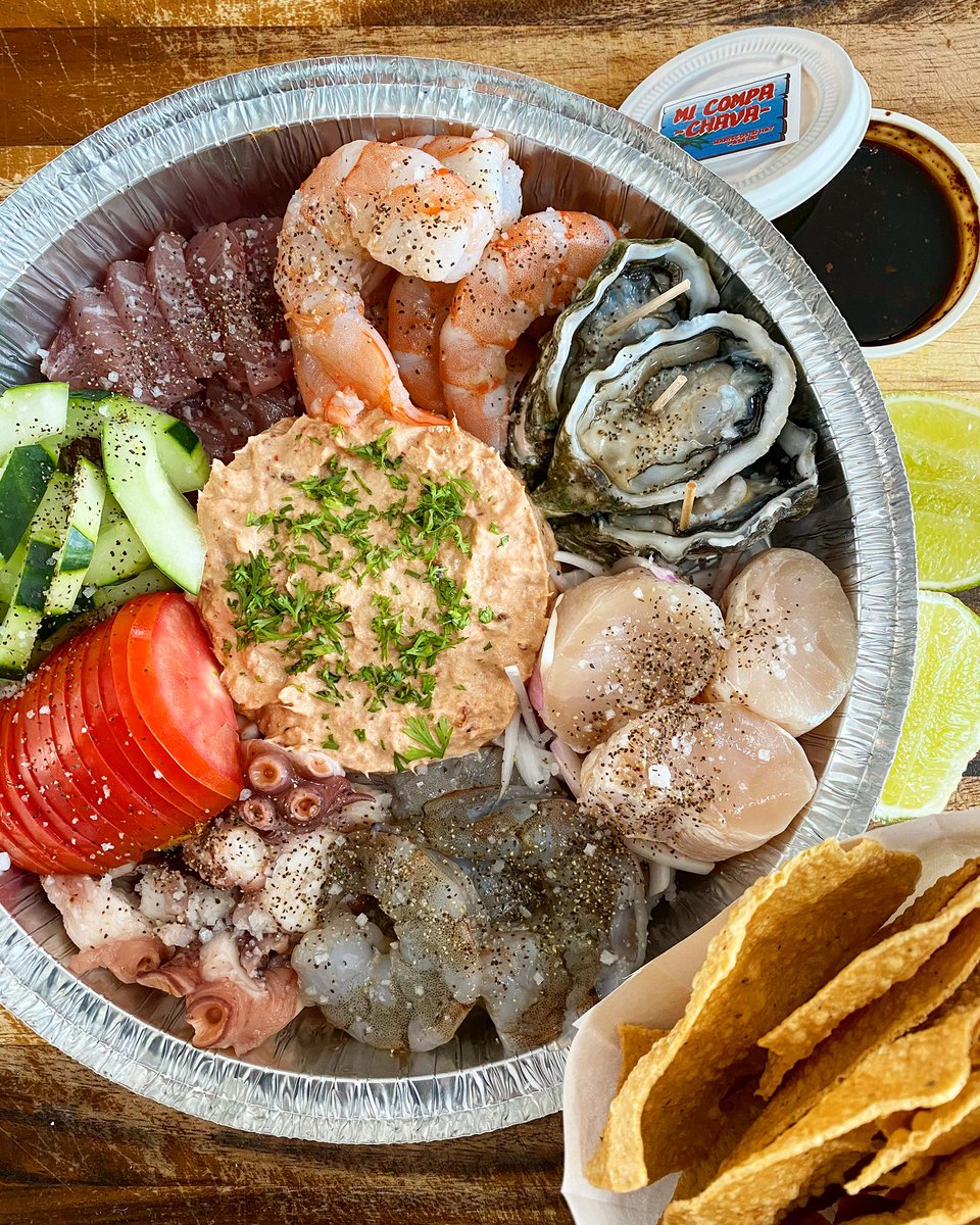 Botana “ placozona”. con atún aleta amarilla, camarón cocido, ostión chingon, callo de hacha, camarón crudo, pulpo, pate de Marlin ahumado de BCS, tomate, pepino, cebolla, chile thai, salsa marisquera, sus limones y totopos. Pídala a partir de mañana <a href="/micompachava/">micompachava</a>