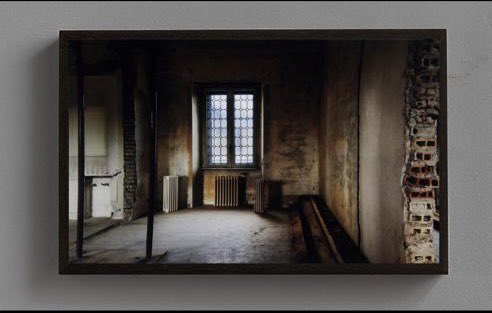 StudioArte15's tweet photo. Marina Paris è stata invitata a documentare gli ambienti di una casa durante la sua demolizione per lasciare tracce di memoria a testimonianza di un  passaggio da una proprietà a un’altra.Lo spazio trasforma l’arte e  l’arte trasforma lo spazio. ♦️ https://t.co/dED8i1iV0j