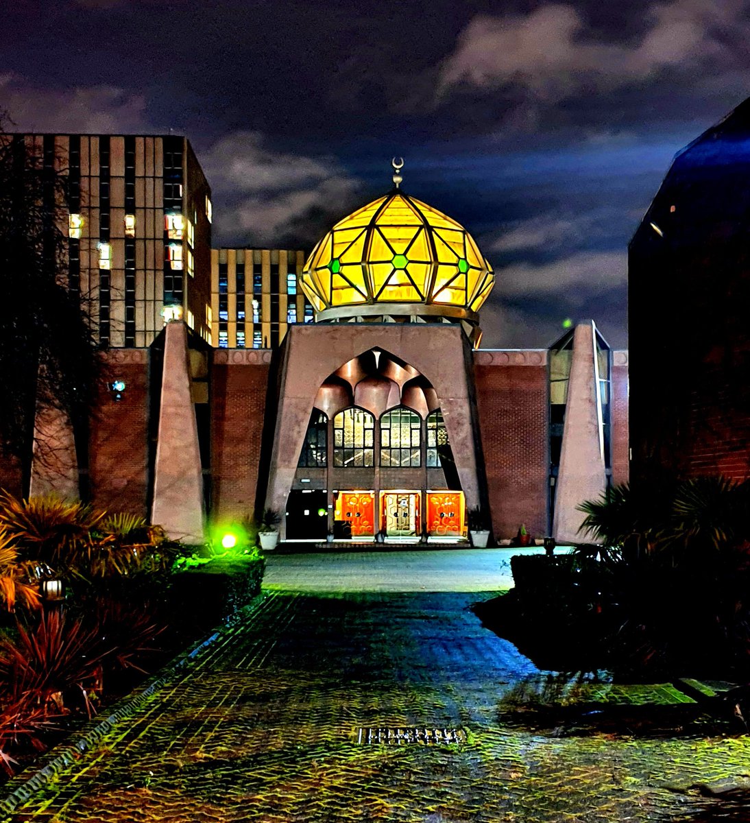 Duffy81's tweet photo. "Glasgow Central Mosque"
https://t.co/y0lCi5uxWw
#rd81photography #glasgow #ig_glasgow #instaglasgow #glasgowist #iloveglasgow #ilovegla #glasgowgraphy #glasgowlive #scotland #ig_scotland #instascotland #visitscotland #visitglasgow #centralmosque #RiverClyde #clydeside #night https://t.co/PV3XVRsE22