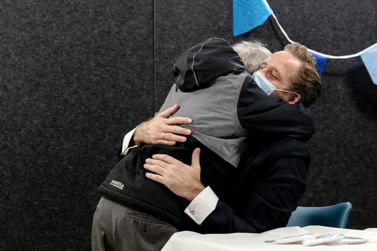 Daarom werkt 1,5 meter in de verstandelijk gehandicaptenzorg niet :) Vanavond in Westerhonk werkbezoek van <a href="/hugodejonge/">Hugo de Jonge</a> <a href="/VGNbranche/">Vereniging Gehandicaptenzorg Nederland</a> <a href="/trouw/">Trouw</a>