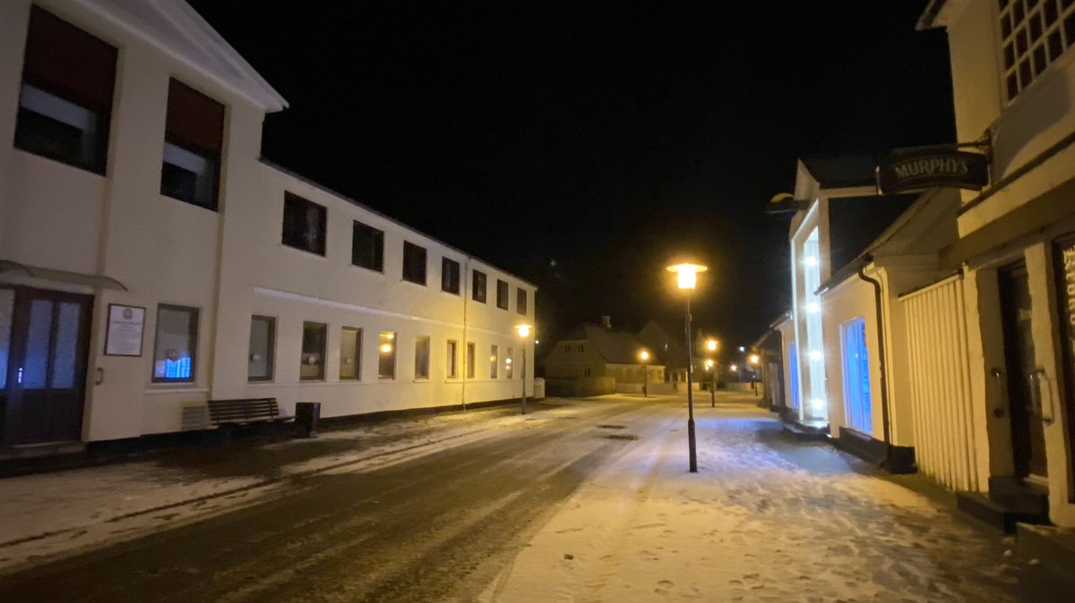 PhotographsByCL's tweet image. A few phone snaps from this evening. Catch it while you can as apparently it’ll be gone tomorrow (didn’t stop us taking a dip in the sea today) 

#lovesnow #Snowing #snow #snowy #catchitwhileyoucan