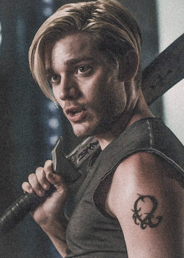 heroxdale's tweet photo. Happy birthday to the stunningly attractive Jace Herondale. The warrior who was taught that to love is to destroy, but in the end, he learned that to love is an honor. The golden hero whose courage to fight his own battles and bravery to protect his loved ones has won hearts 💛 https://t.co/4YUfKJ7WGW