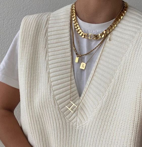 SelectOutfit's tweet photo. Dior necklace https://t.co/gsSDnjMFLx