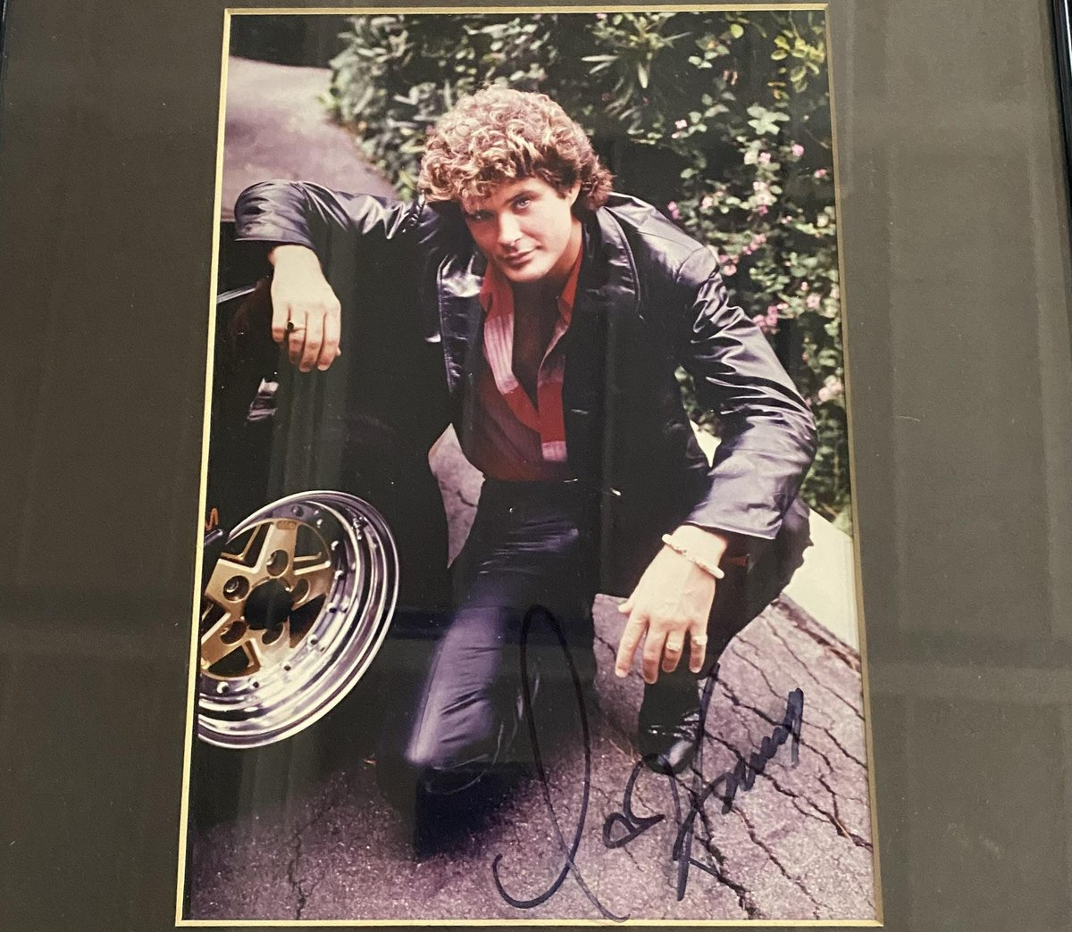DavidHasselhoff's tweet photo. My framed signed Knight Rider photo could be yours! Bidding is open now, go to https://t.co/i9vRAc2aeM
#DavidHasselhoff #TheHoff #TheHoffAuction #LiveAuction #Bidding #LiveAuctioneers #DiligentEstateSales #SpongeBob #Baywatch #KnightRider #MichaelKnight #KITT #Autographed https://t.co/KtGy5mYJmq