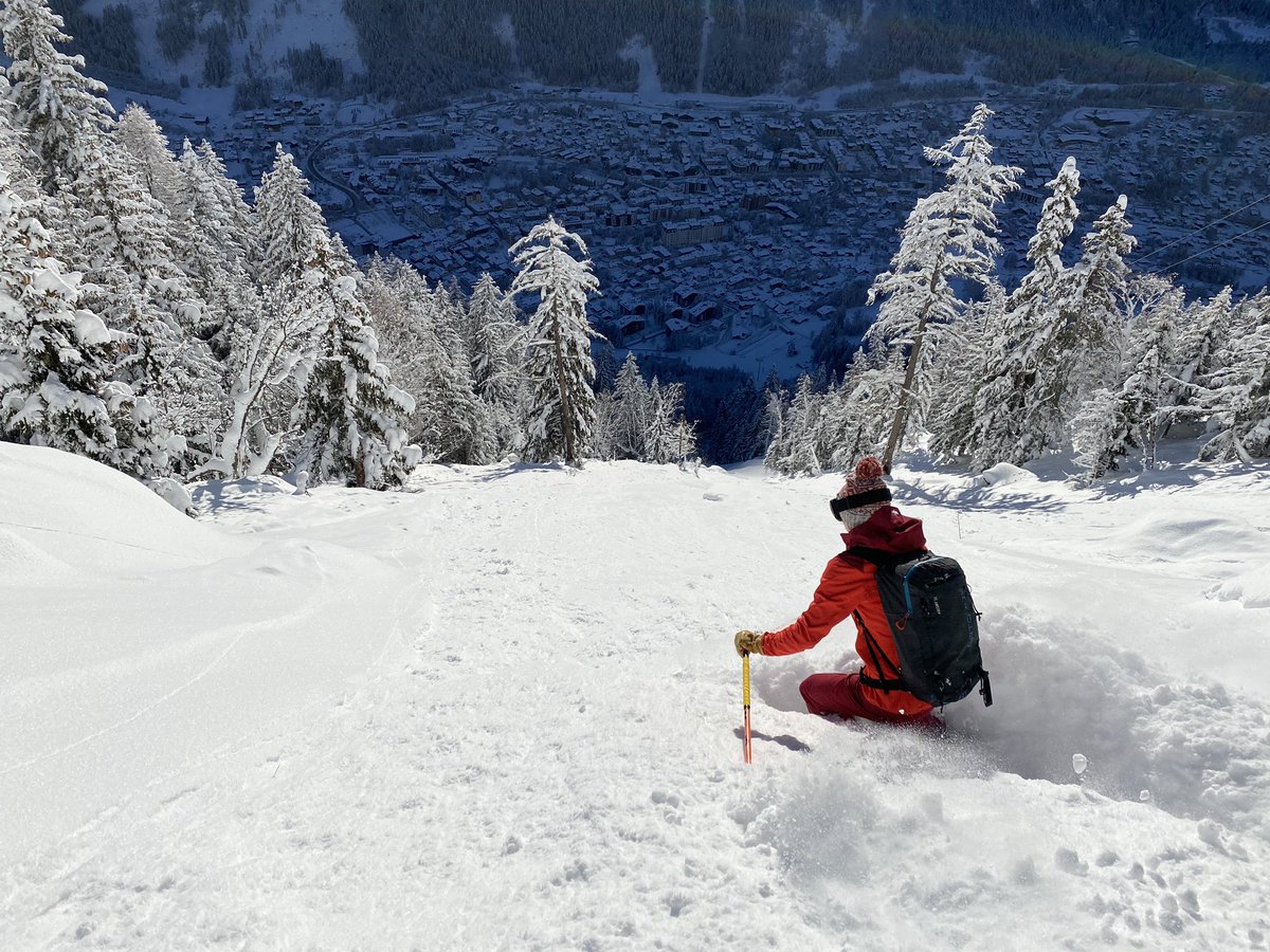 f_manners's tweet photo. Another powder day in Chamonix. Glorious sunshine and plenty of light fluffy snow. It’s quite sketchy at the moment so we stuck to lines close to the piste and ones we are familiar with #nolifts #chamonix #earnyourturns https://t.co/taNSOfVVOZ