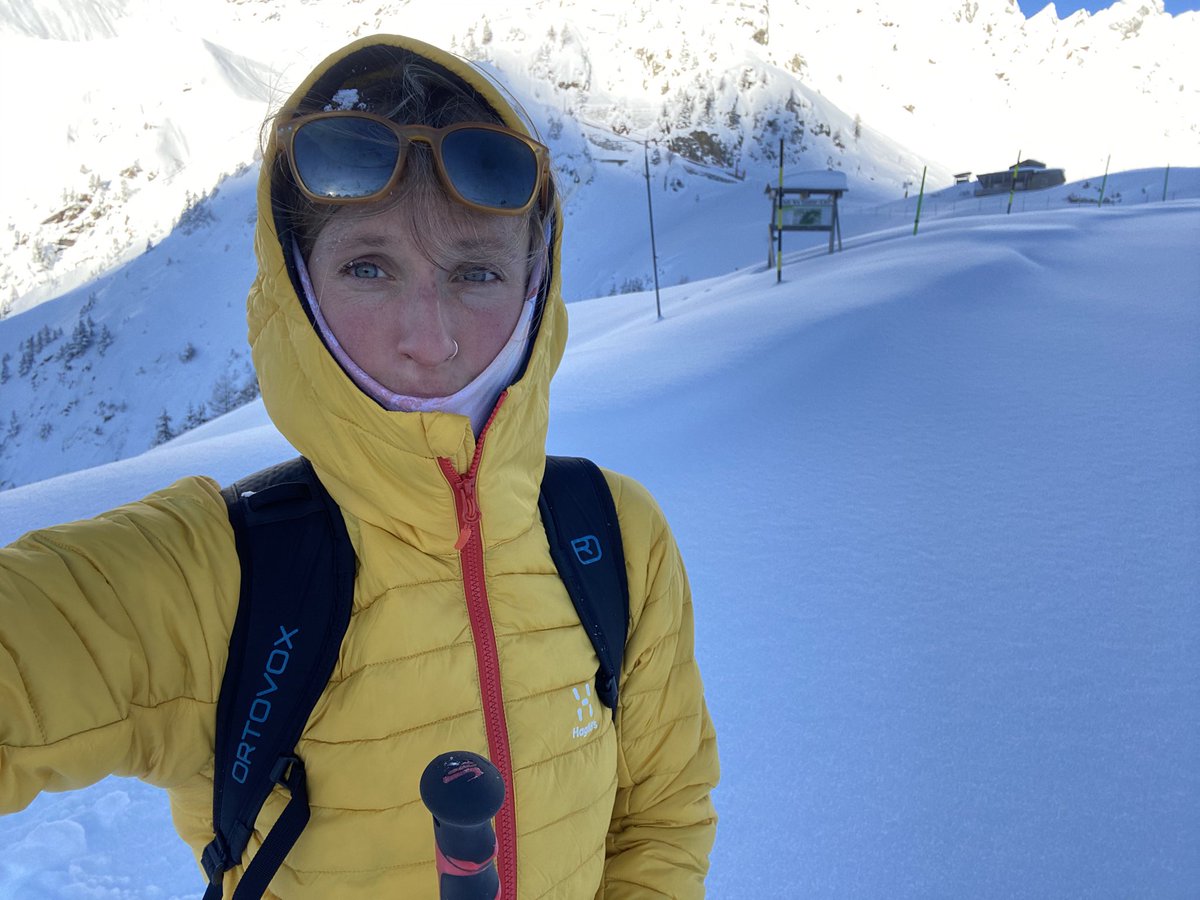 f_manners's tweet photo. Another powder day in Chamonix. Glorious sunshine and plenty of light fluffy snow. It’s quite sketchy at the moment so we stuck to lines close to the piste and ones we are familiar with #nolifts #chamonix #earnyourturns https://t.co/taNSOfVVOZ