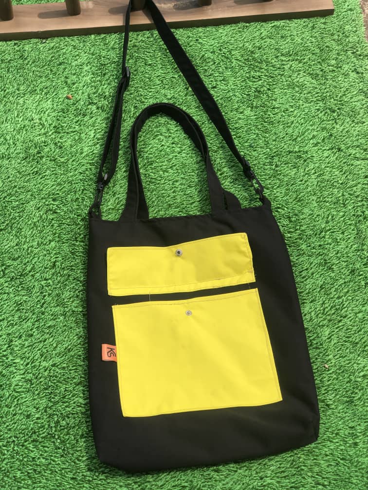 _KingStyles2020's tweet photo. Does your tote bag have a extra handle ?? Or does it comes in Double colour?  No obviously ! Here is a Deal for you 
Kings'Styles X2 Colour tote bags 
You can place your Order now ‼️ 
https://t.co/83H1ZH44DB

#BBNaija https://t.co/B7MkZg8WVO