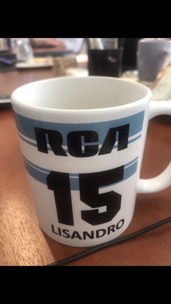 emi_sdr's tweet photo. Desde que me enteré estoy llorando!
No saben lo que significa para mí! 
Qu��date #LICHA #lisandrolopez #Licha15 por favoooooor! 
#RacingClub @RacingClub 
😢💙😢💙😢💙😢💙😢💙 https://t.co/L8F6F03ot8