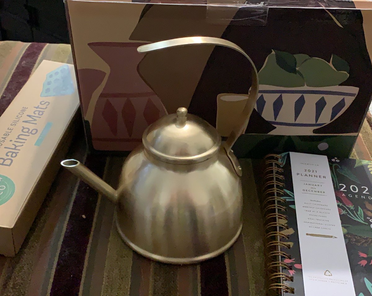 Look at this adorable kettle I got in my causebox 🥰