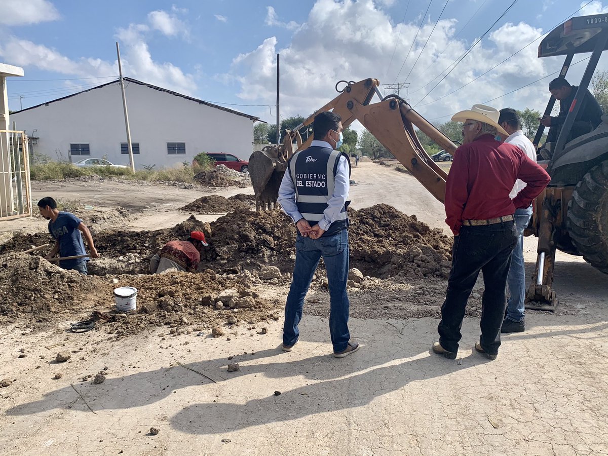 garciavivian's tweet photo. Gran beneficio para diversas colonias es la obra que el @gobtam está llevando a cabo en Ave. Las Torres, que será pavimentada y sustituida la red de drenaje y agua potable. Una obra más que el Gobernador @fgcabezadevaca  realiza en beneficio de las familias ríobravenses. #Tam #Mx https://t.co/xFgMZYeEgh