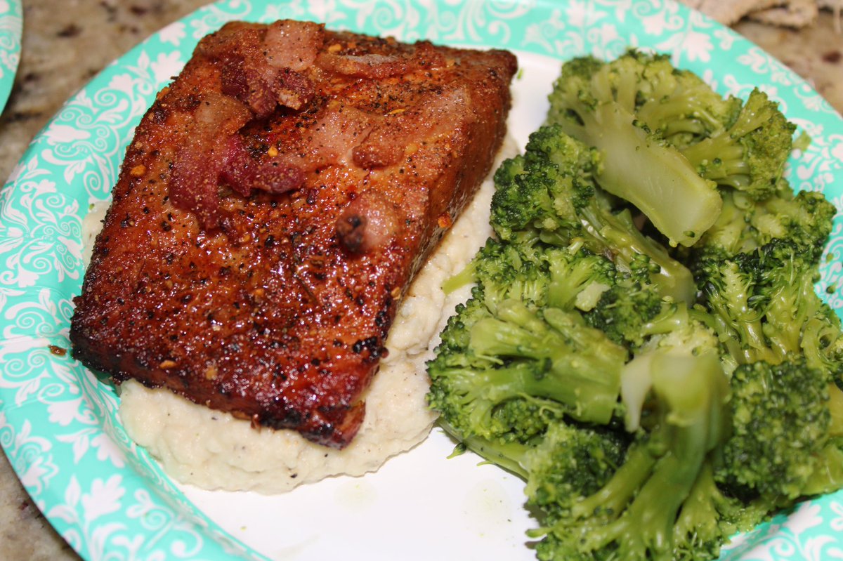 Coach_McGuire95's tweet photo. Paper plate action... Wife wanted to try a modified #ketodiet ... so Iโll provide.
#BourbonSalmon ๐ฅ๐ฃ
#MashedCauliflower
#SteamedBroccoli https://t.co/0IMQyx8H2C