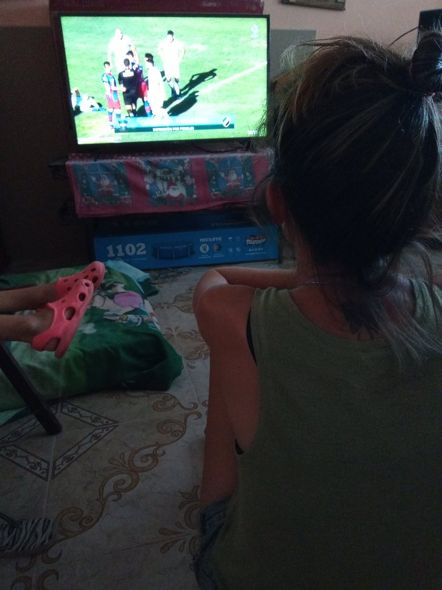 Yanelit09's tweet photo. #FederalAenDEPORTV esperando los penales con la fanática a flor de piel!!! #villamitre #Tricolor https://t.co/hviWVAyALX