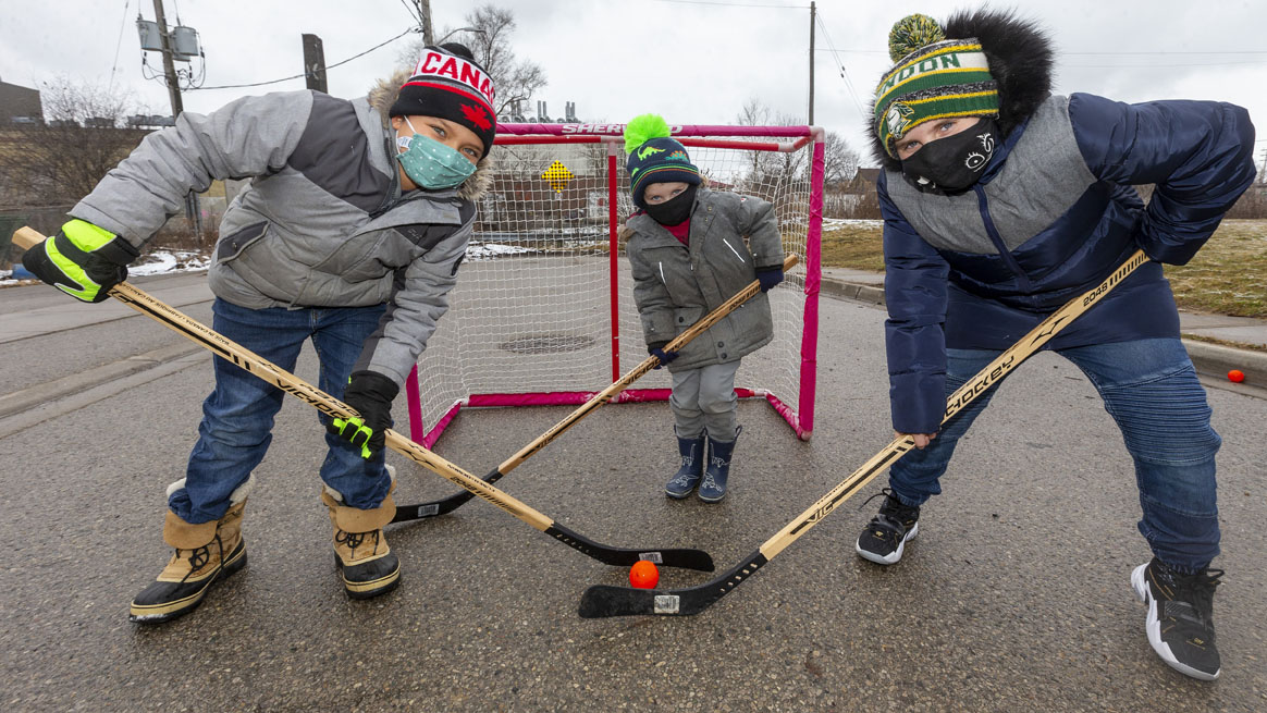 London police constables Aaron Dartch and Jonathan Sims were finishing a call in the area when they spotted these boys playing road hockey during the provincial lockdown. What happened next? @JuhaatLFPress has the story: tinyurl.com/y4ykrysj #ldnont