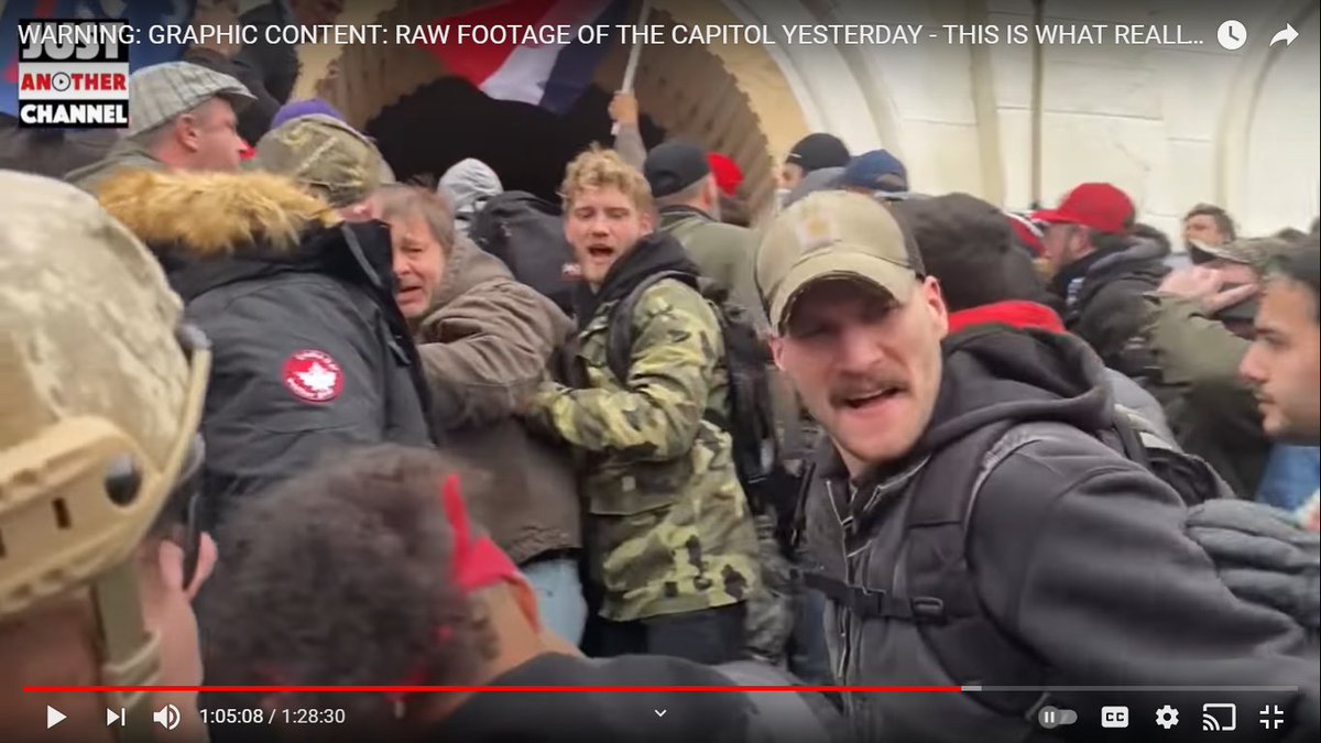 New thread as it is nearly impossible to follow my old ones.  #Bullhornlady arrives at the arch with a team that at first consisted of atleast  #RedHat & this guy #83-AFO where they are among the 1st to enter tunnel at app 14:50. 30 min expelled & 83 can be heard shouting "regroup"