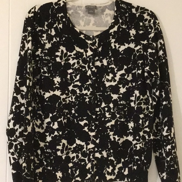 Punkgigi1's tweet photo. So good I had to share! Check out all the items I'm loving on @Poshmarkapp #poshmark #fashion #style #shopmycloset #anntaylor #nike #katespade: https://t.co/ECUqfMTHL1 https://t.co/vWtXaC80Sx