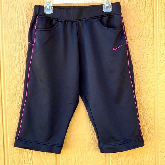 Punkgigi1's tweet photo. So good I had to share! Check out all the items I'm loving on @Poshmarkapp #poshmark #fashion #style #shopmycloset #anntaylor #nike #katespade: https://t.co/ECUqfMTHL1 https://t.co/vWtXaC80Sx