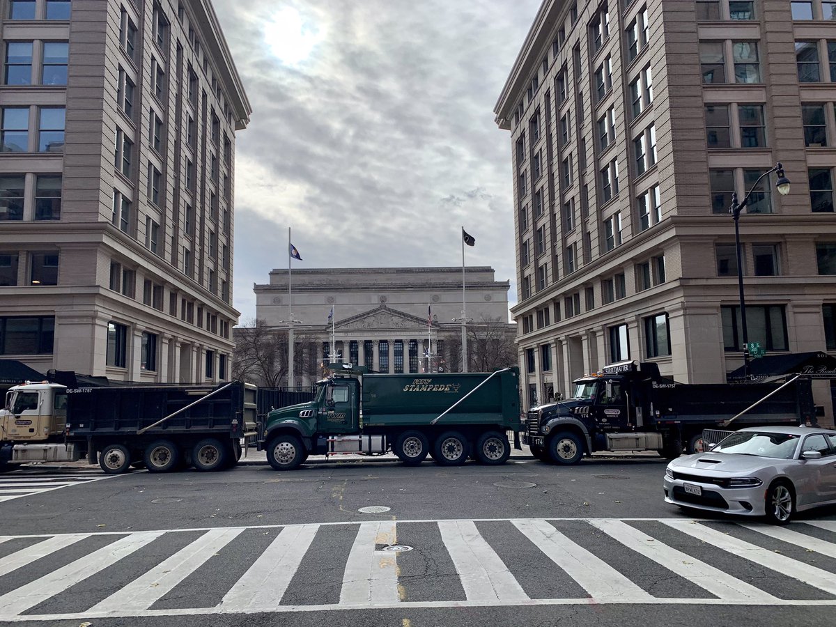 The National Archives, protected by a barricade of heavy vehicles 21/