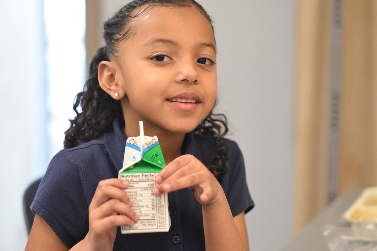 phoenixlinksinc's tweet photo. As we pause to reflect on and celebrate the legacy of Dr. Martin Luther King, Jr., the @phoenixlinksinc join #LinksInc members everywhere in supporting this year's National #DayOfService, #linkedtoendhunger. We're pleased to support America's oldest food Bank @StMarysFoodBank https://t.co/RuCJiMZ6nh