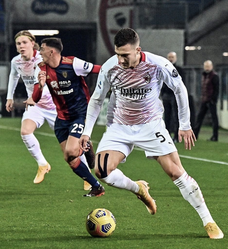 DalotDiogo's tweet photo. Rispondiamo colpo su colpo. Una vittoria per niente scontata. Ora testa alla prossima.

#ForzaMilan 🔴⚫

#CagliariMilan https://t.co/1daEcHC3vF