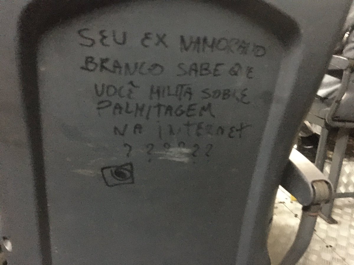 kanzu__'s tweet photo. KKKKKKKKKKKKKKKKK só quem pega ônibus sabe https://t.co/ZgqlV5toHD