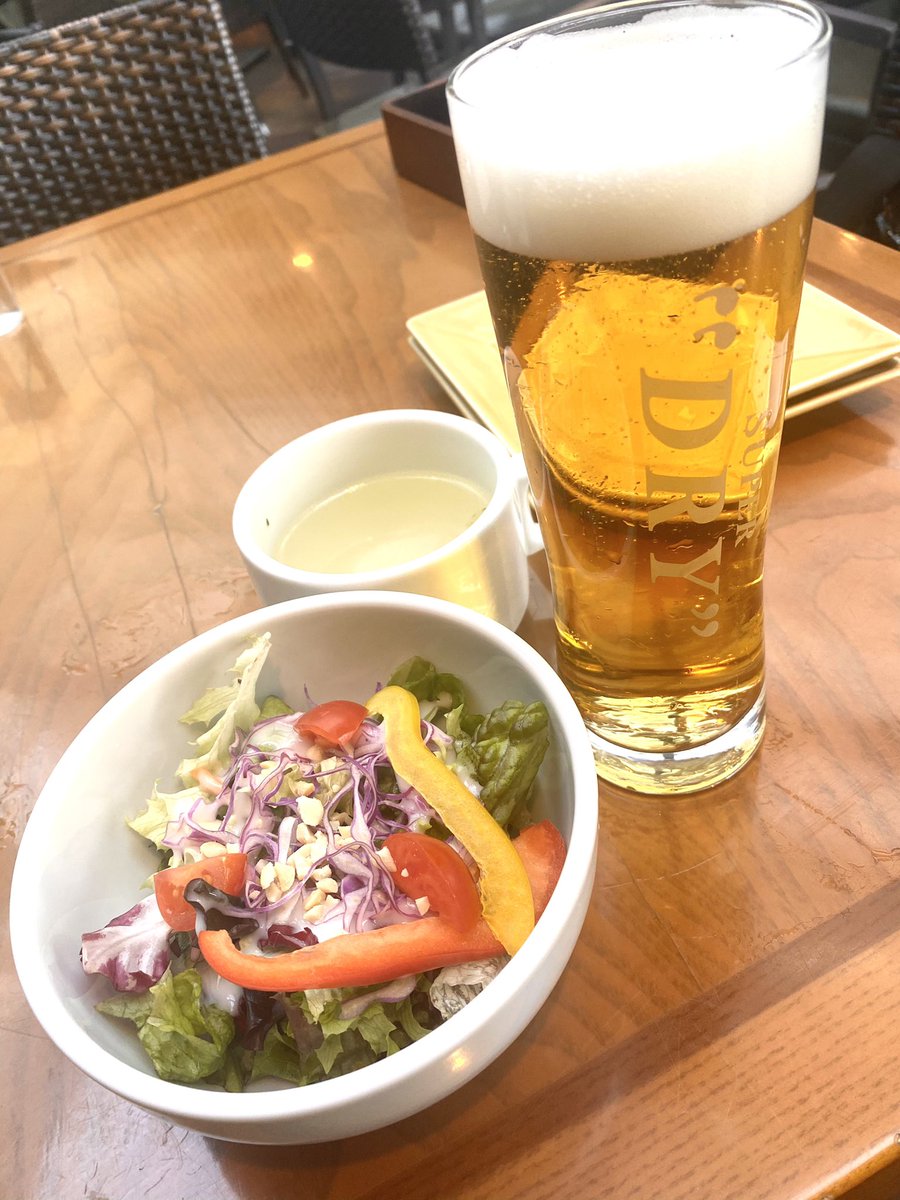 chikae_jyou's tweet photo. エスニック料理でランチタイム(o^^o)
Hotな気分になりました🌈🌈🌈

Pure Pure ～♪

#Greencurry #Rawspringrolls #SingaporeLaksa #CrispySoftshellshrimp #Asianresort #Ethnicfood #beer #Cocktail #Annintofu #Lunch https://t.co/8gzx8S4xi3