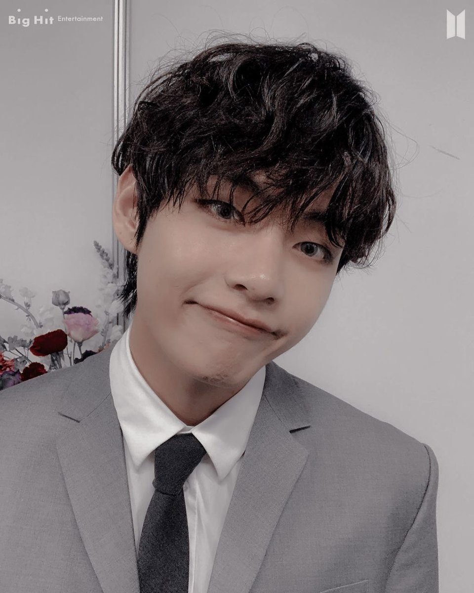 DAkoJon's tweet photo. #TaehyungYouArePerfect
Этот человек заслужил много любви но только не хейта.
Он очень хороший человек он никогда никому ��ичего плохого не сделает даже не скажет он не заслуживает такого обращения к себе 
Я надеюсь все пройдет и будет хорошо
 Мы очень сильно любим тебя Тэхен
✨🌍 https://t.co/sYyvq63Wq5
