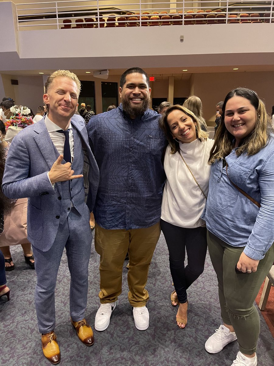 PepesPaki's tweet photo. In the words of my favorite Evg. @JDShuttlesworth, “I made a new friend!” It was awesome meeting them in person and being in their presence! 🤙🏾😁 #Maui @PakisPepe @BonaFideAdalis https://t.co/bHO91dDRCA