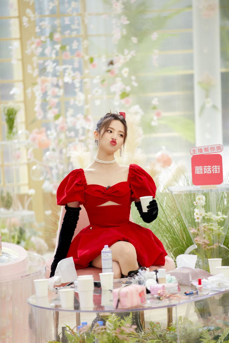 chaoyuefocus's tweet photo. #杨超越 #火箭少女101 #YangChaoyue #Rocketgirls101 https://t.co/mdmUEI2s4x