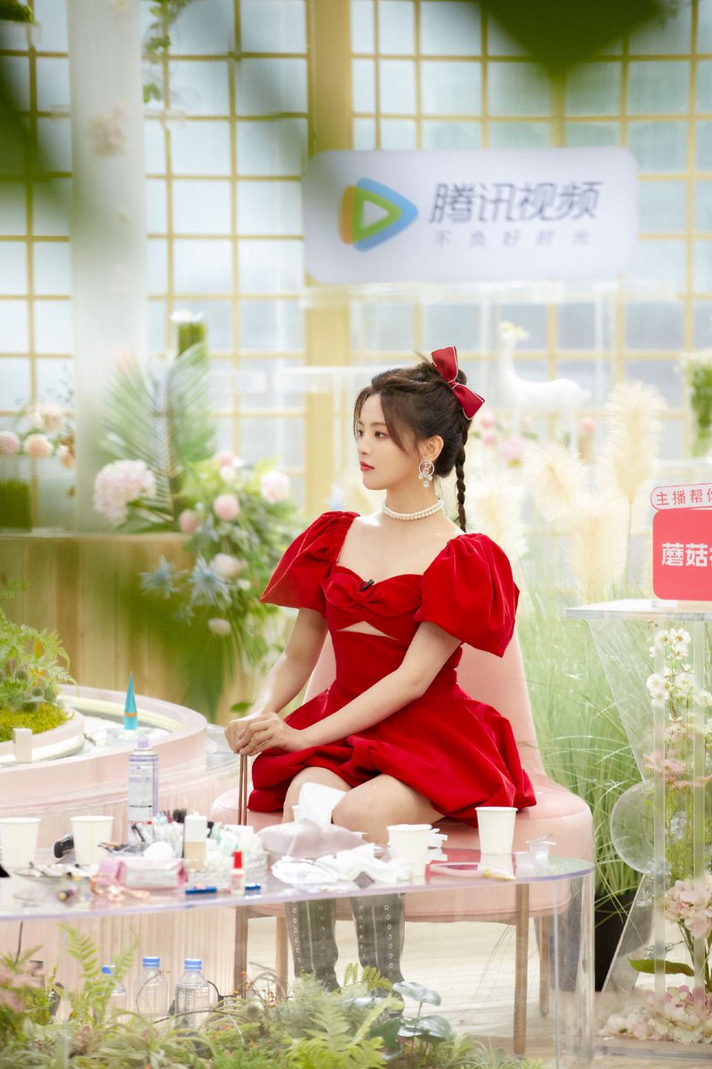 chaoyuefocus's tweet photo. #杨超越 #火箭少女101 #YangChaoyue #Rocketgirls101 https://t.co/AQCNT9bGOW