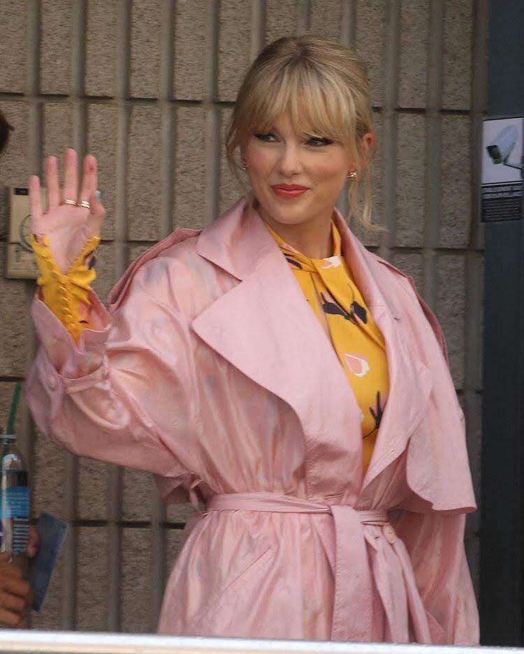 Taylor Swift being cute as hell, a thread 