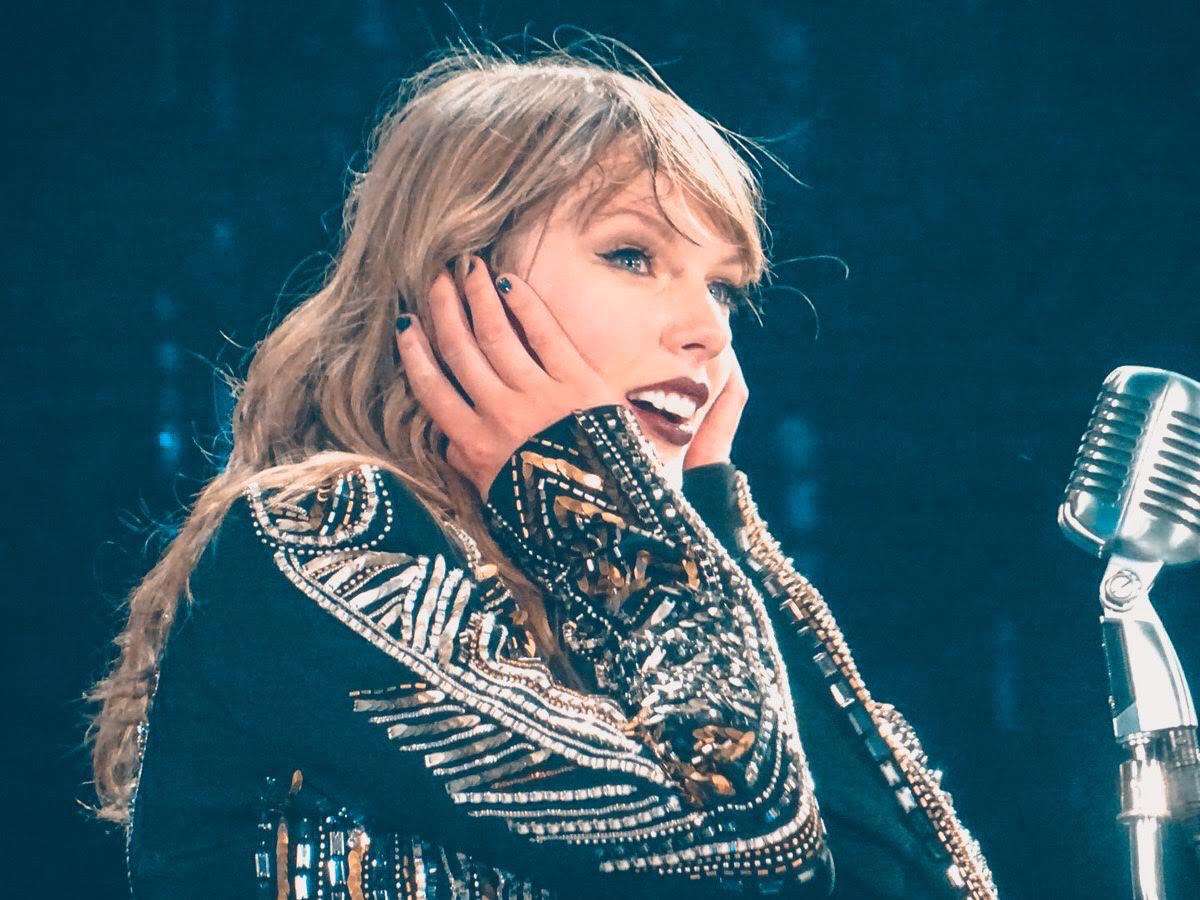 Taylor Swift being cute as hell, a thread 