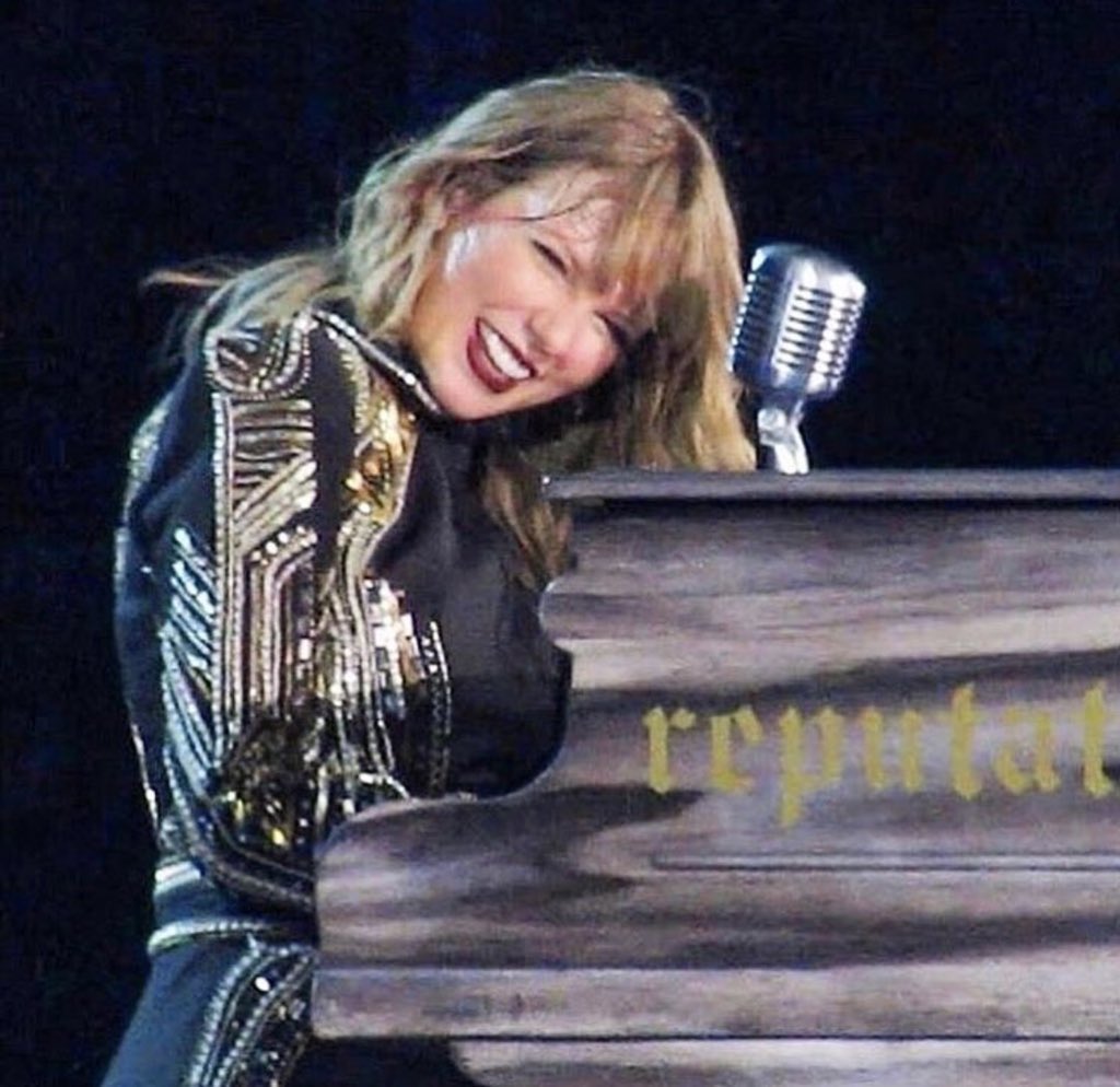 Taylor Swift being cute as hell, a thread 