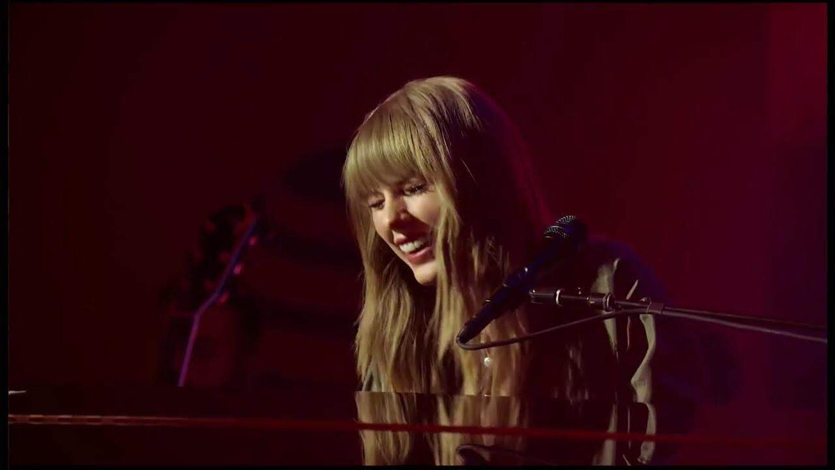 Taylor Swift being cute as hell, a thread 