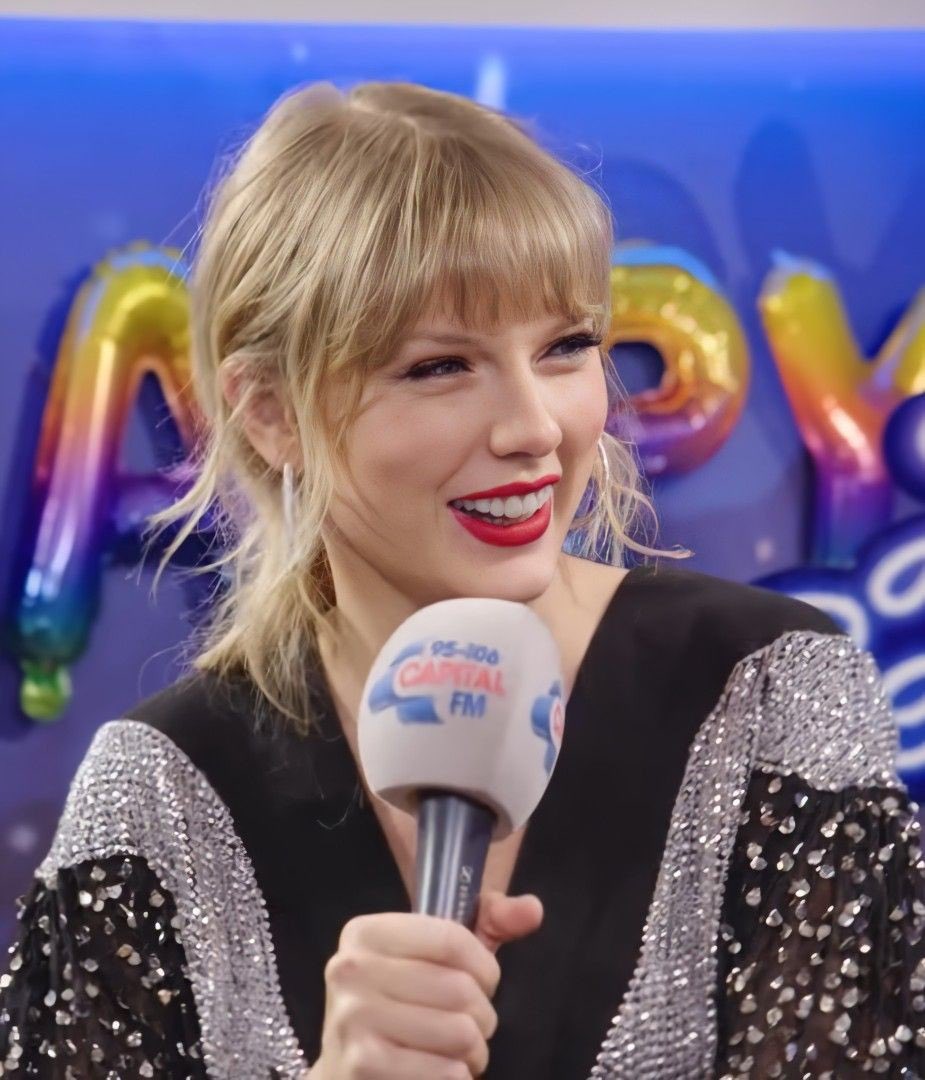 Taylor Swift being cute as hell, a thread 