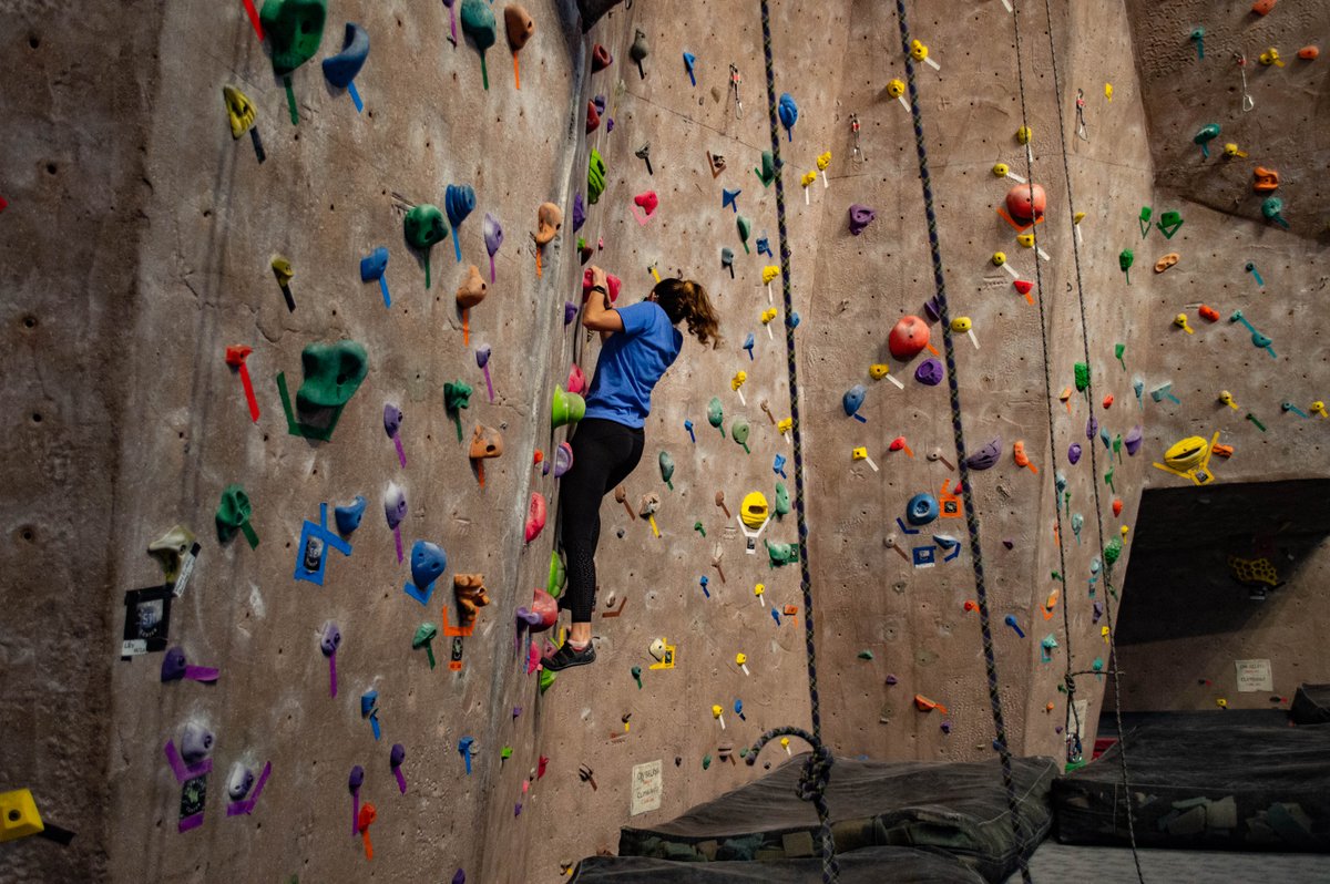 GVSURecWell's tweet photo. Open Climbing hours are currently only available to GVSU students, faculty, &amp; staff. 90 minute blocks of time; 14 participant capacity. Available by RESERVATION ONLY. Reservations can be made 2 weeks in advance. https://t.co/P7gWcX28sl to claim your spot! #GVGetOA https://t.co/lVSGYzEP4O