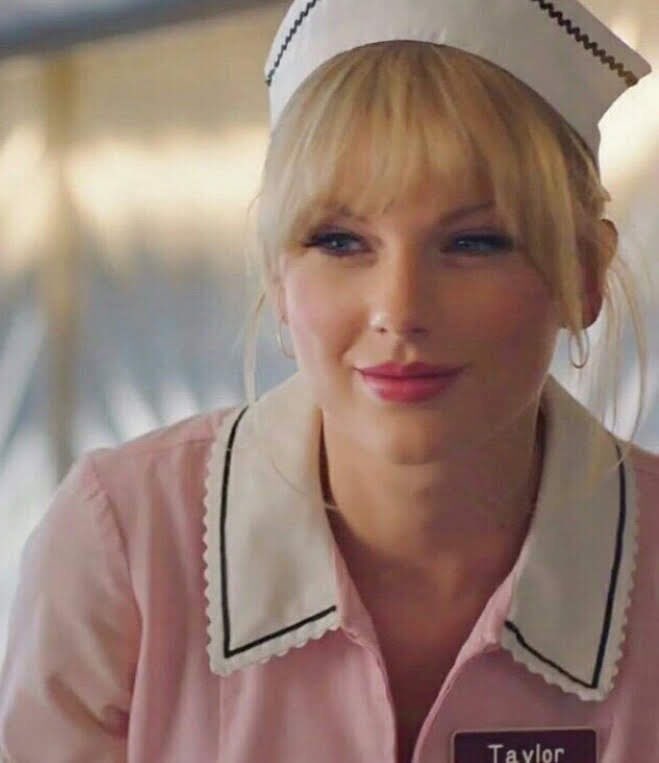 Taylor Swift being cute as hell, a thread 