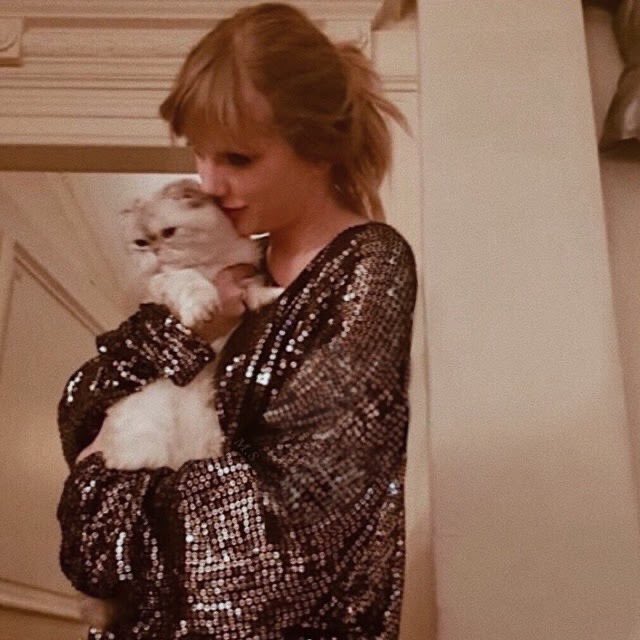Taylor Swift being cute as hell, a thread 