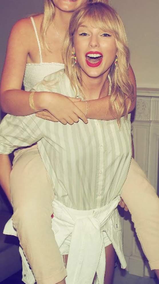 Taylor Swift being cute as hell, a thread 