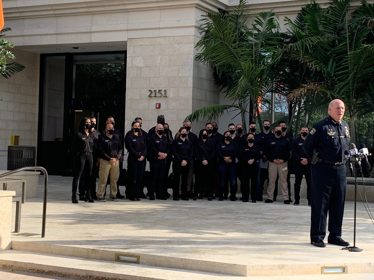 ananavarro's tweet photo. Officers from all over the country -including my little @CityCoralGables- are heading to our nation’s capital to help keep the peace during @JoeBiden’s swearing-in.

Grateful to them all, especially the 27 @CoralGablesPD en route to DC now. Thank you! Thank you! Please stay safe. https://t.co/QklSDrNMIN