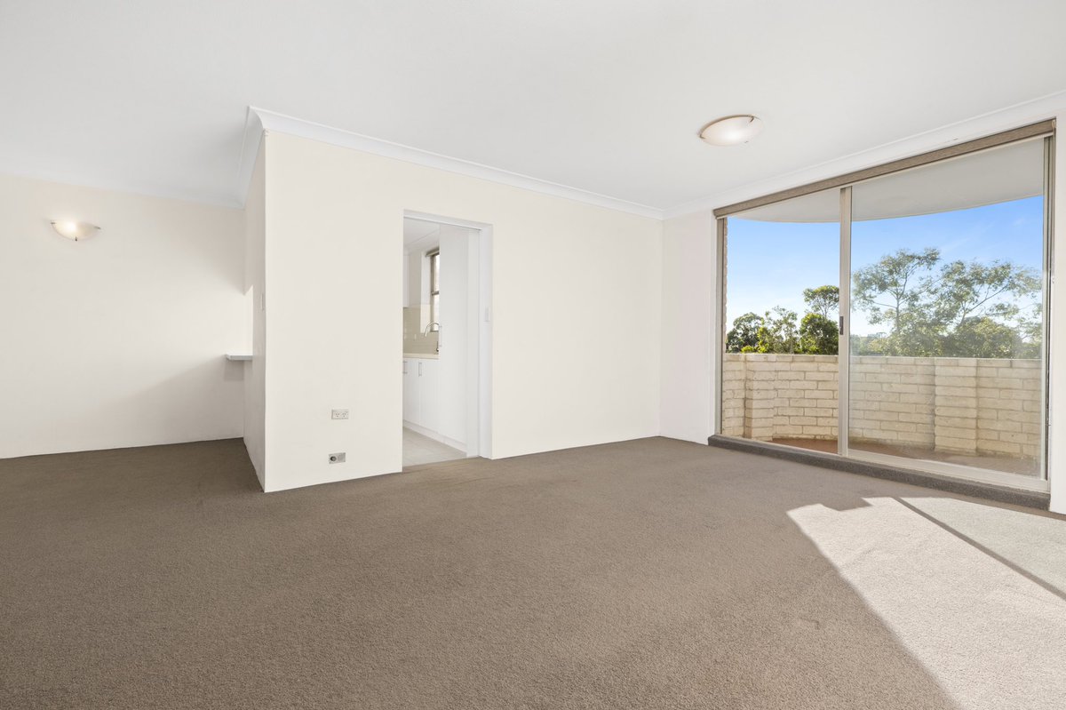 Pureviewimagee1's tweet image. High quality real estate photo editing