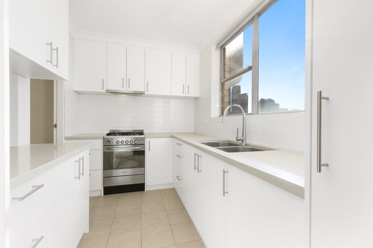 Pureviewimagee1's tweet image. High quality real estate photo editing