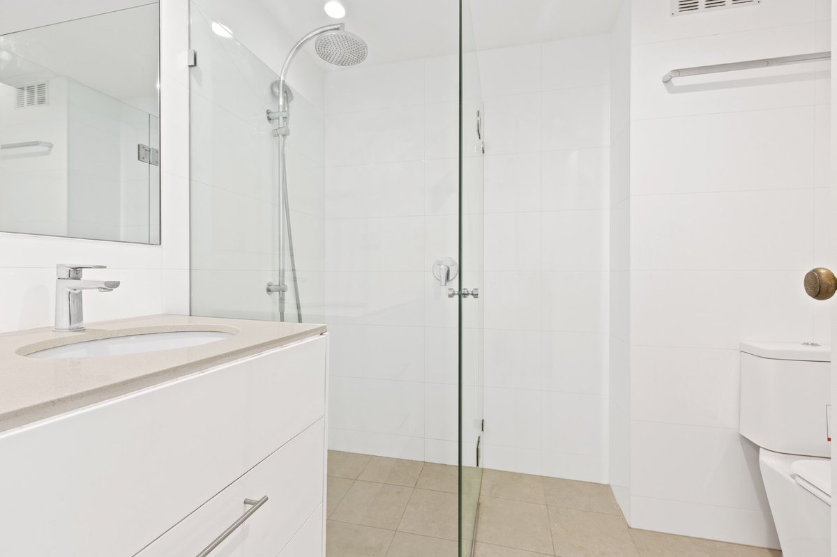 Pureviewimagee1's tweet image. High quality real estate photo editing