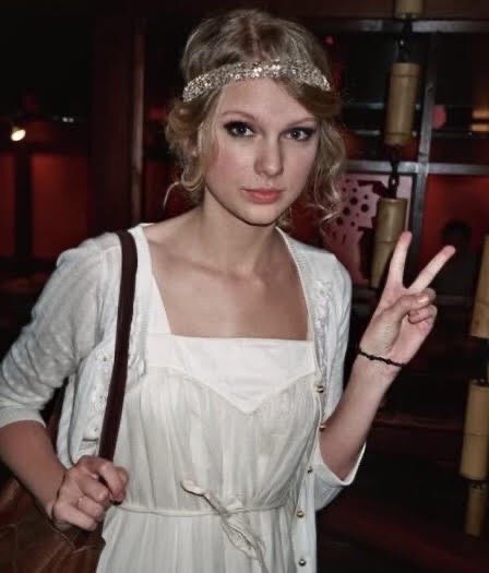 Taylor Swift being cute as hell, a thread 