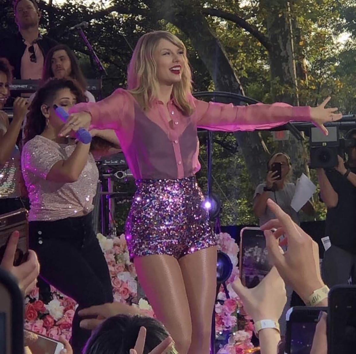 Taylor Swift being cute as hell, a thread 