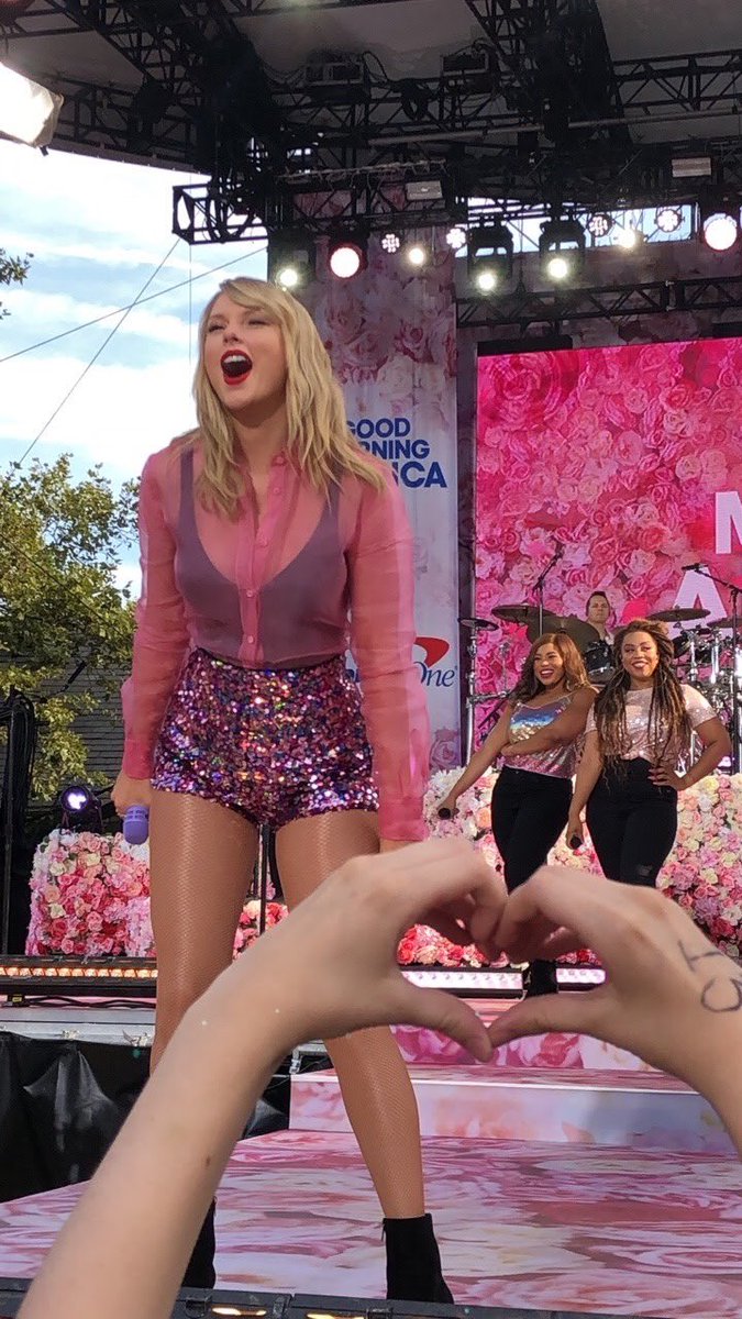 Taylor Swift being cute as hell, a thread 