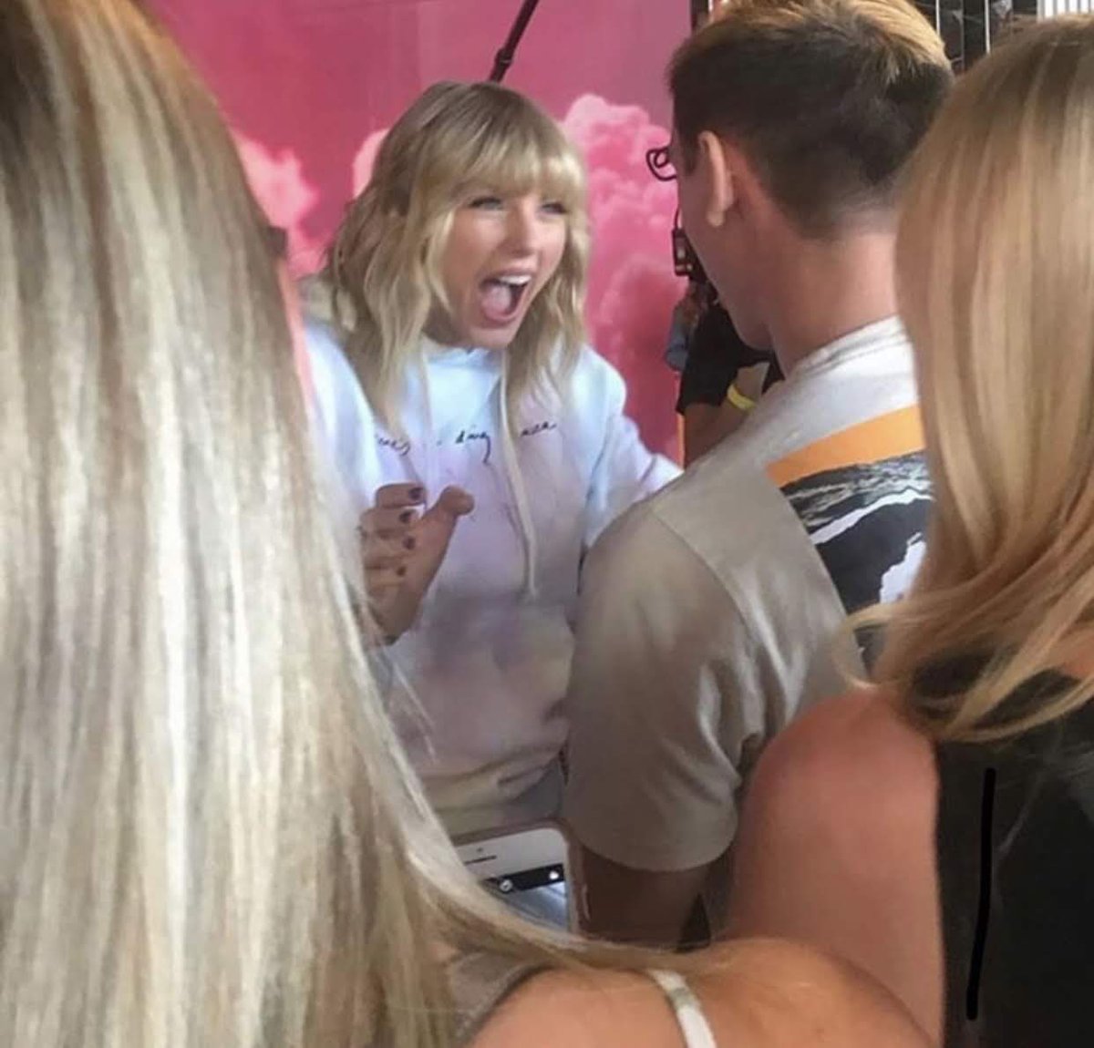 Taylor Swift being cute as hell, a thread 